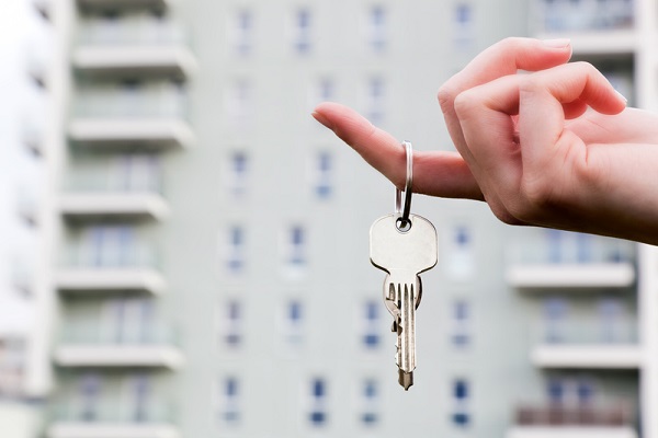http://www.dreamstime.com/royalty-free-stock-photos-real-estate-agent-holding-keys-to-new-apartment-her-hands-industry-image40258998
